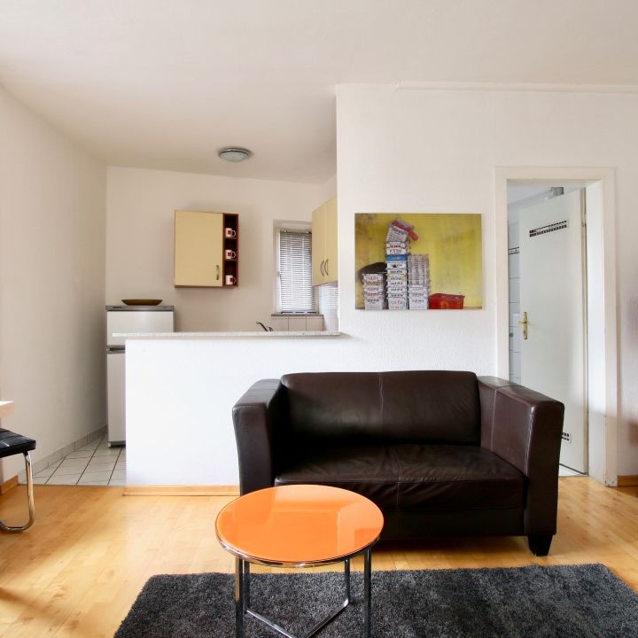 Zeitgemäß möbliertes Apartment im Herzen von Köln - Photo 1