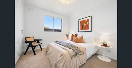 Thoughtfully Laid-Out Northern Brilliance - Photo 2