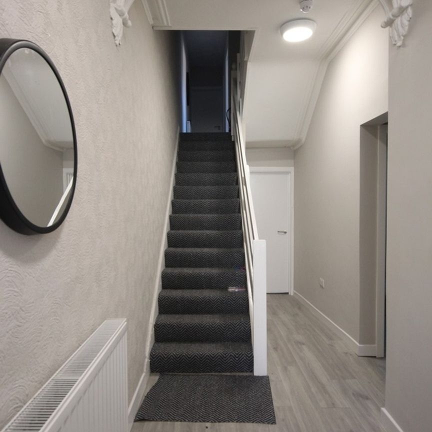 Room 7, 22 Ballygomartin Road, Belfast, BT13 3LD - Photo 1