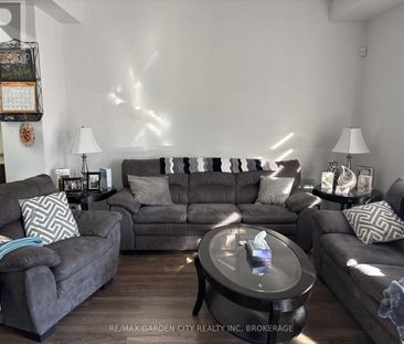 39 SUNSET WAY, Thorold, Ontario, L2V0C7 - Photo 1