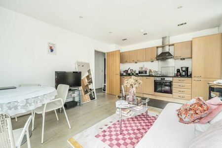 Times Square, Aldgate, E1 - Photo 2