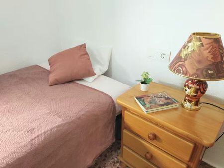 Calle del Veinticinco de Abril, Moncada, Valencian Community 46113 - Photo 3