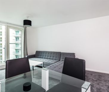 Admiral House, St. George Wharf, Vauxhall, London, SW8 - Photo 4