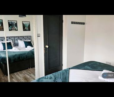 4 bedroom end of terrace house to rent - Photo 5