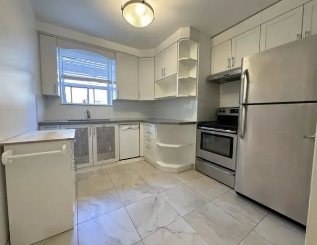 2696 Lake Shore Blvd. W. Suite 2 | 2696 Lake Shore Blvd. W., Toronto - Photo 1