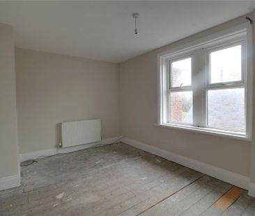 4 bedroom detached house to rent - Photo 2