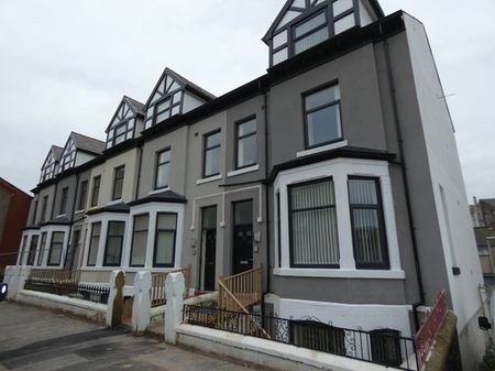 Kirby Road Flat B - Photo 5