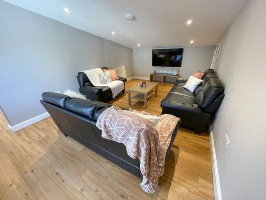 1 bedroom in a house share to rent - Photo 1