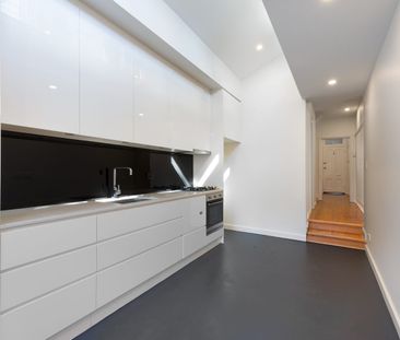 Charming Cottage in Convenient Location - Photo 4