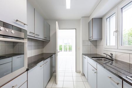 Modern 3 1/2 – room apartment with glazed balcony - Foto 2