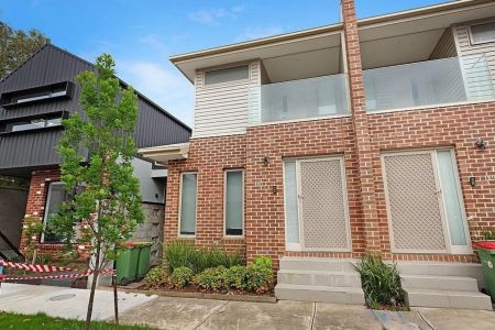 Contemporary Townhouse in Convenient Location - Photo 2
