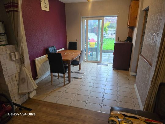 Room in a Shared House, Hadley Avenue, M13 - Photo 1