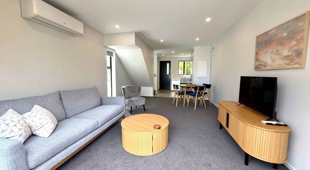 IMMACULATE AS NEW FULLY FURNISHED INNER CITY APARTMENT! - Photo 1