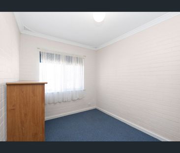 Convenient Location 2 Bedroom, 1 Bathroom Unit! - Photo 6