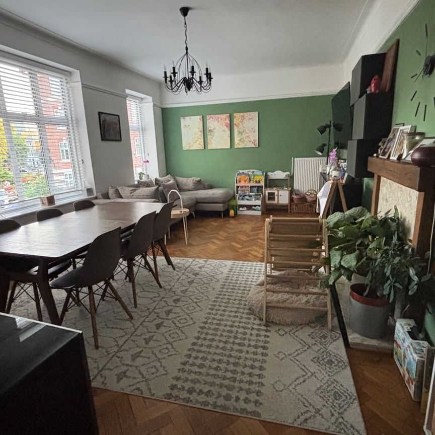 3 Bed Flat, Haven Green Court, W5 - Photo 1