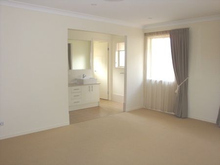 20 Holly Crescent, Griffin QLD 4503 - House For Rent | Domain - Photo 5