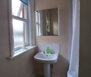 Room in a Shared Flat, Landguard Rd, SO15 - Photo 3