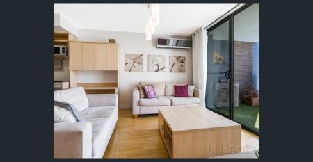 Comfortable and Stylish - Photo 2