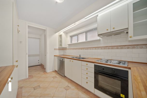 11 Barnet Close, Swinger Hill ACT 2606 - Townhouse For Rent | Domain - Photo 1