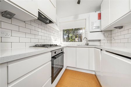 Kings Road, Richmond, Middlesex, TW10 - Photo 3