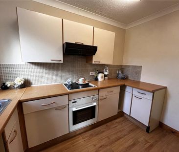 2 bedroom flat to rent - Photo 4