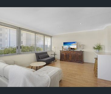 Absolute Beachfront Living - Unfurnished - Photo 6