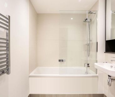 3 bedroom apartment at the heart of White City - Photo 1