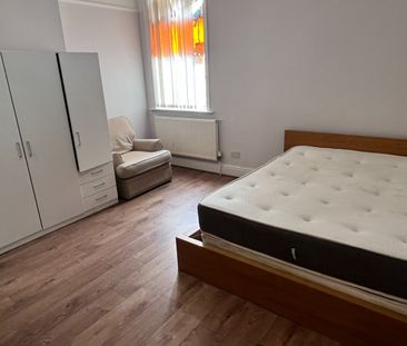 Room in a Shared House, Guernsey Road, L13 - Photo 1