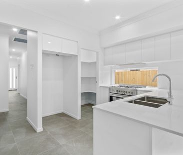 Single Level with Ducted AC! - Photo 5