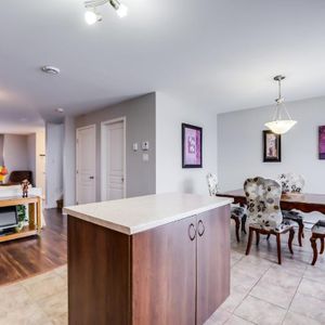 Logement maison 5 et demi : 2 550$ / mois Libre maintenant - Photo 2