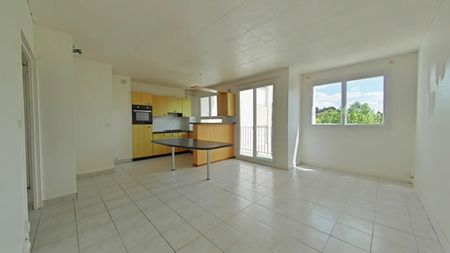 Location Appartement 3 pièces 69m² LOUDUN 86200 - Photo 3