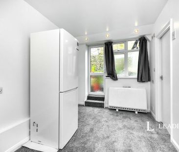 Studio to rent - Photo 5