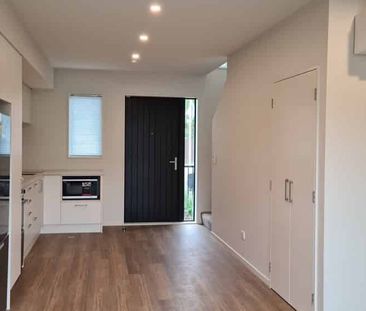 Superior 2 Bedrrom Townhouse - Photo 4