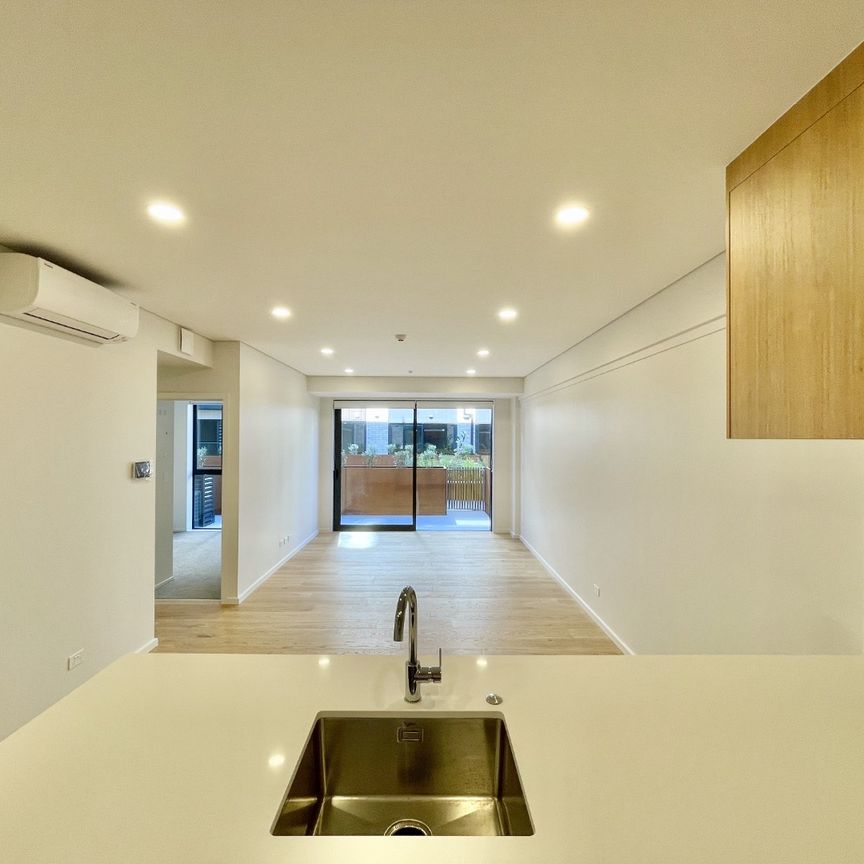 Spacious 2 Bedrooms With Court Yard & Car Park - Photo 1