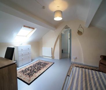 Flat 2, 67 High Street - Photo 3