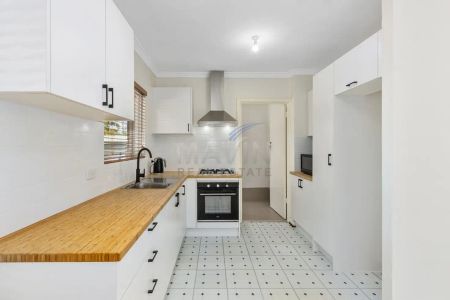 “Beautifully presented home” - Photo 3