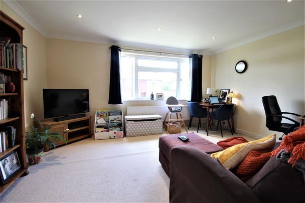Sandfields, Send - 2 bedrooms Property for lettings - Seymours - Photo 1
