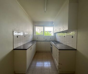 9 / 11 Truganini Road, CARNEGIE - Photo 2