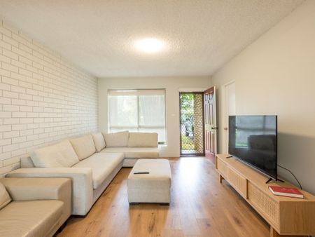 Contemporary Three Bedroom Townhouse With Elevated Outlook - Photo 2