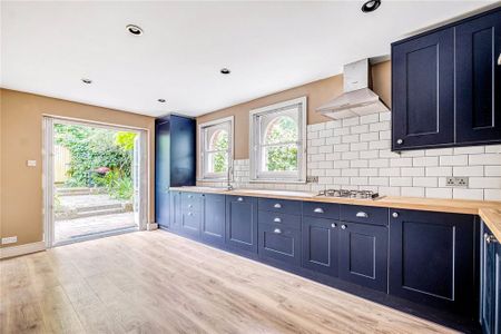 5 bedroom terraced house to rent - Photo 3