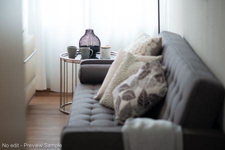 Grosszügige, möblierte 2.5-Zimmer-Wohnung mit Balkon in den Innenhof in Zürich Wiedikon - Photo 2