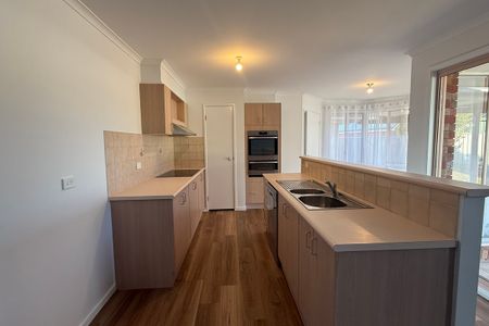 Charming 3 Bedroom Home - Photo 4