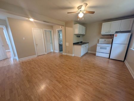 All Inclusive 2 Bedroom Upper Unit in St. Catharines!! - Photo 2