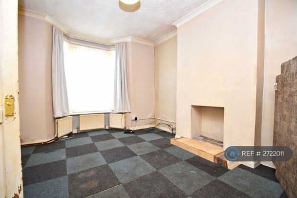 4 bedroom terraced house to rent - Photo 1