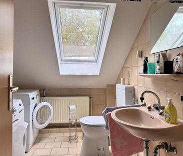 Gemütliche 2ZKB Dachgeschosswohnung mit EBK & Balkon in zentraler S... - Photo 4