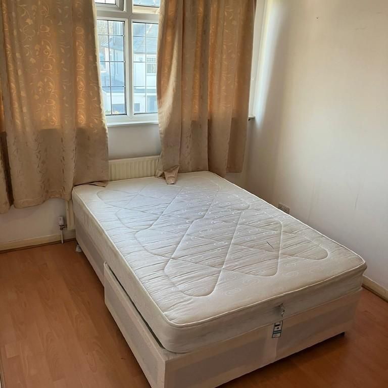 1 bedroom in a house share to rent - Photo 1