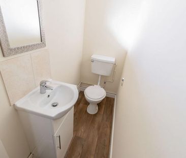 3 bedroom detached bungalow to rent - Photo 6