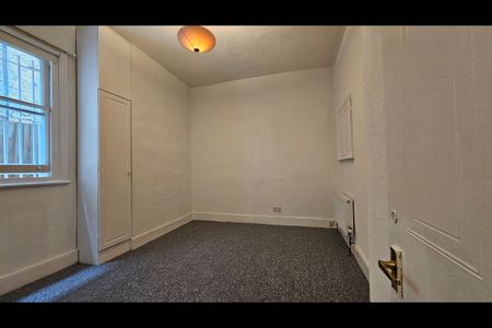 1 Bed Flat, Upper Richmond Road West, TW10 - Photo 3