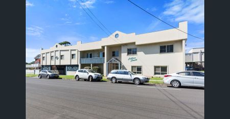 Modern Unit in Convenient location - Photo 3