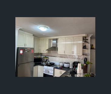 four-bedroom home on large 773sqm block - Photo 2